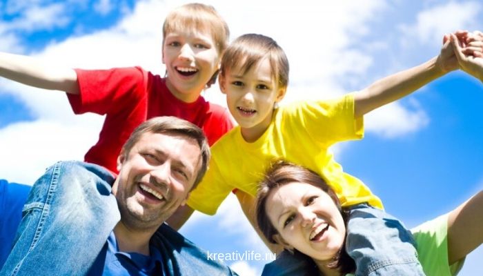 Счастливые дети родители семья