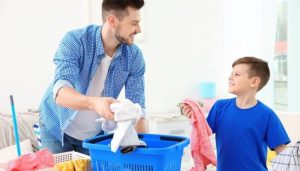Как сделать так, чтобы ребенок с удовольствием помогал вам по дому