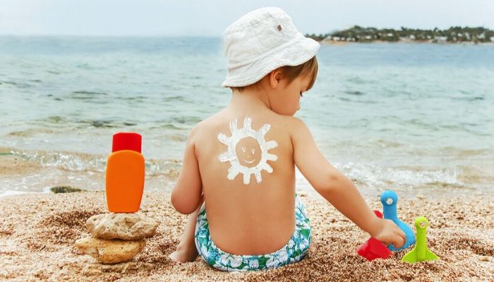 Как защитить ребенка от солнечных ожогов и других опасностей