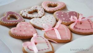 Имбирное печенье в виде сердечек