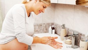Беременная женщина ухаживает за кожей лица и тела. Как правильно?