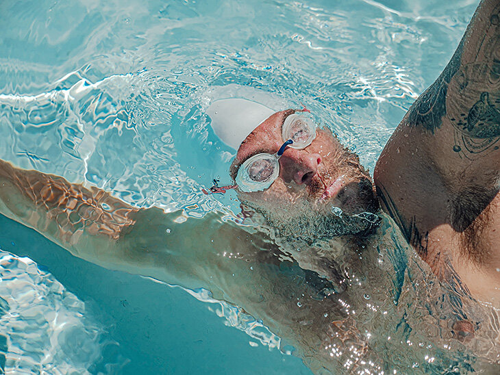 Как плавать с пользой для здоровья и какие есть противопоказания