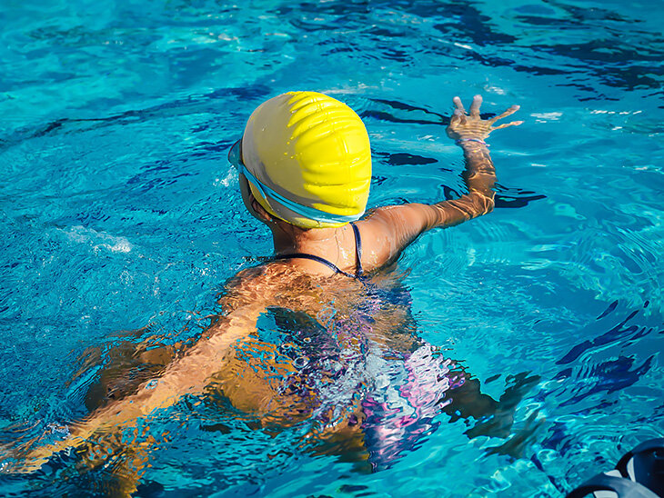 Как плавать с пользой для здоровья и какие есть противопоказания