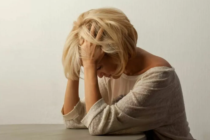 женщина устала