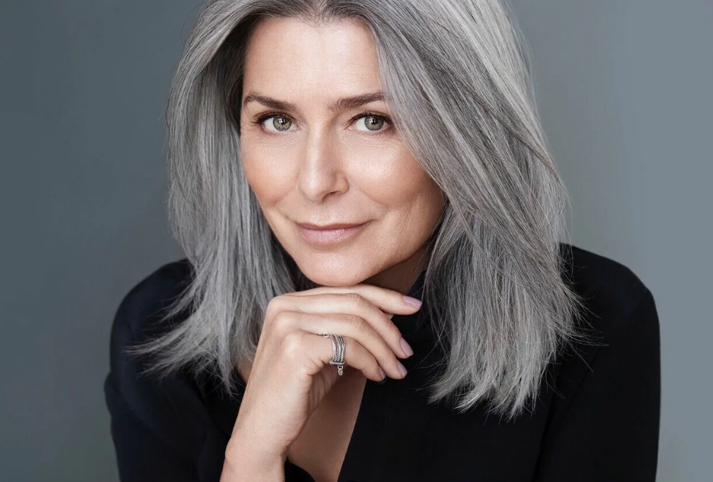 женщина, спокойная, счастливая, уверенная в себе