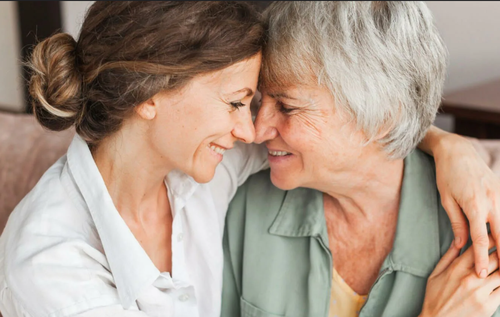 взрослая дочь с мамой