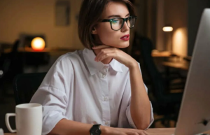 девушка женщина на работе офис