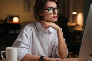 девушка женщина на работе офис