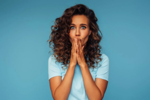 девушка женщина эмоции удивлена огорчена расстроена