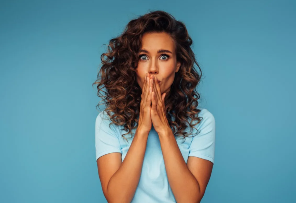 девушка женщина эмоции удивлена огорчена расстроена